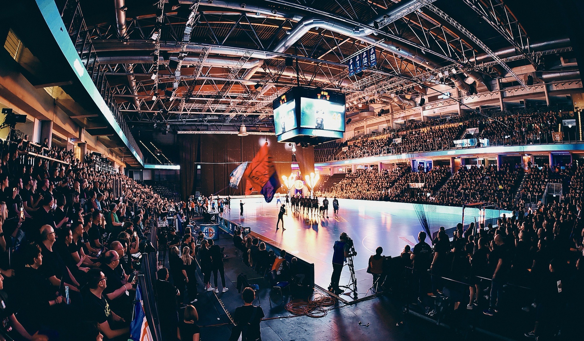 Alle kommen in Schwarz: HC Erlangen empfängt den TBV Lemgo Lippe zur BLACK NIGHT